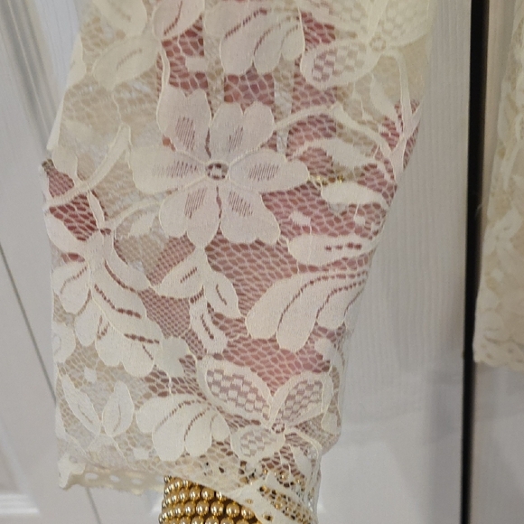 Ellen Tracy Ivory Floral Lace BELL Sleeve Blouse - Picture 5 of 5